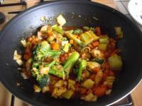 Wok de légumes etuvés à la sauce tomate