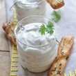 Mousse de roquefort Société Crème et mouillettes feuilletées au pavot