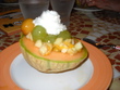 Salade de fruits frais : melon, raisins, pomme, mangue