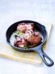 Saltimboccas d’onglet de bœuf au speck, sauce à l’échalote